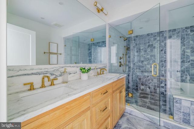 2460 ONTARIO RD NW, Washington, DC 20009