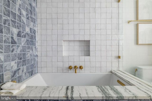 2460 ONTARIO RD NW, Washington, DC 20009