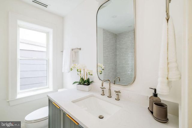 2460 ONTARIO RD NW, Washington, DC 20009