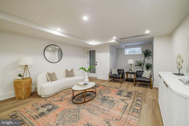 2460 ONTARIO RD NW, Washington, DC 20009