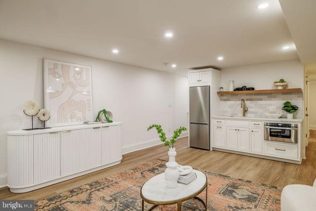 2460 ONTARIO RD NW, Washington, DC 20009