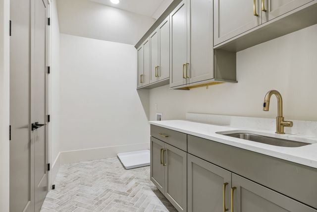8087 Mountaintop Dr, College Grove, TN 37046