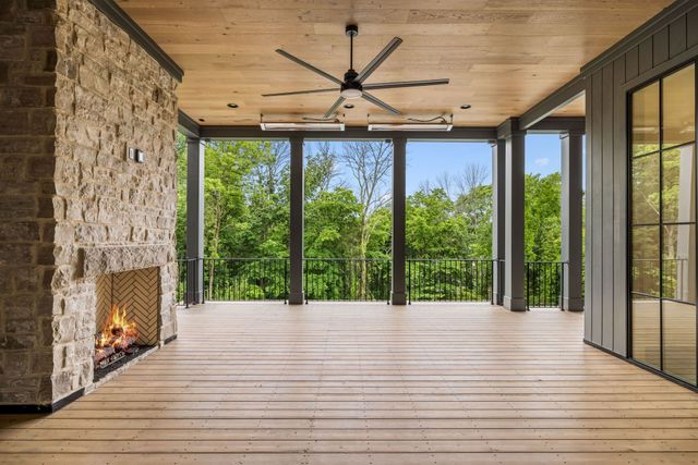8087 Mountaintop Dr, College Grove, TN 37046