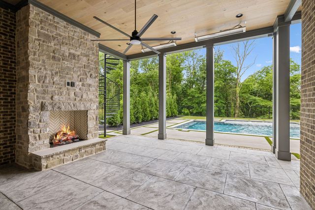 8087 Mountaintop Dr, College Grove, TN 37046
