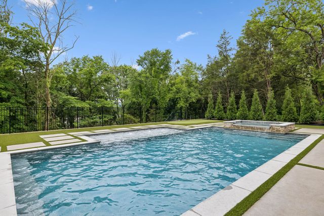 8087 Mountaintop Dr, College Grove, TN 37046