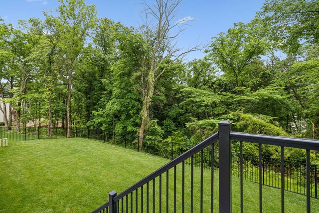 8087 Mountaintop Dr, College Grove, TN 37046