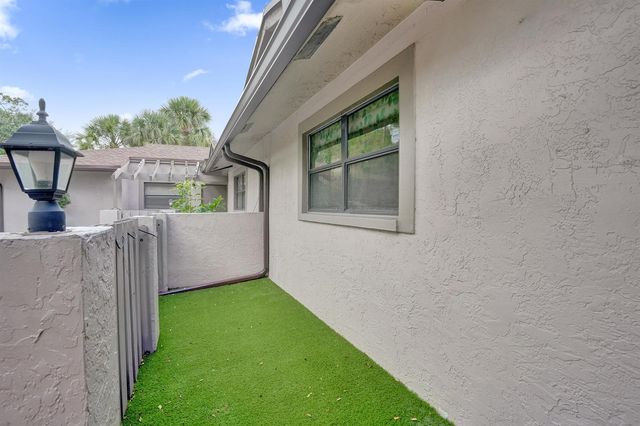 7540 NW 79th Avenue T5, Tamarac, FL 33321