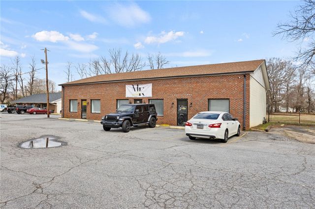 827A SE Main Street, Simpsonville, SC 29680