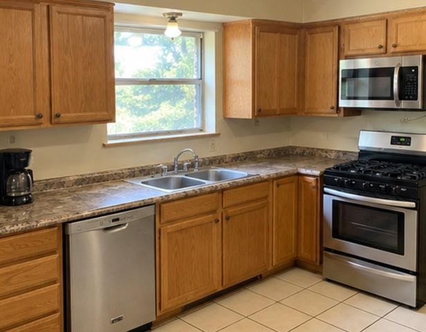 8035 Redbird Lane, Houston, TX 77044