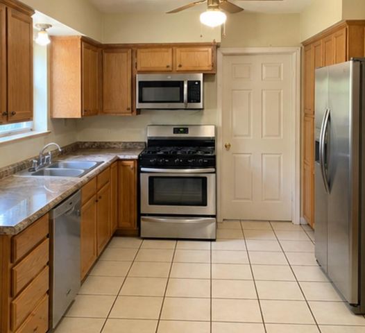 8035 Redbird Lane, Houston, TX 77044