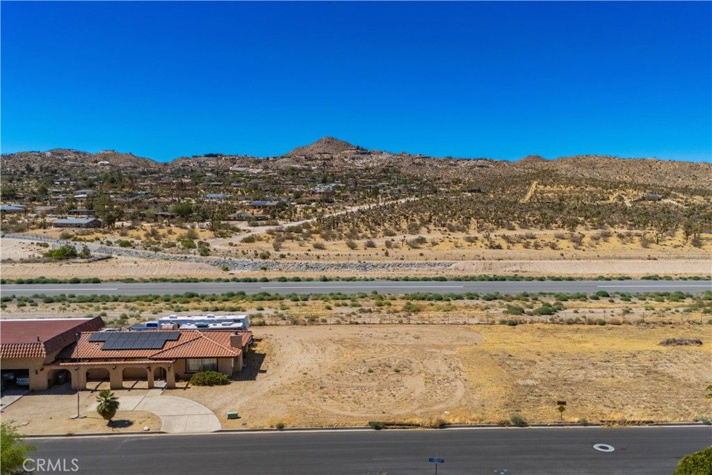 Image 10 of property listing at 6776 Lindbergh Lane, Yucca Valley, CA 92284