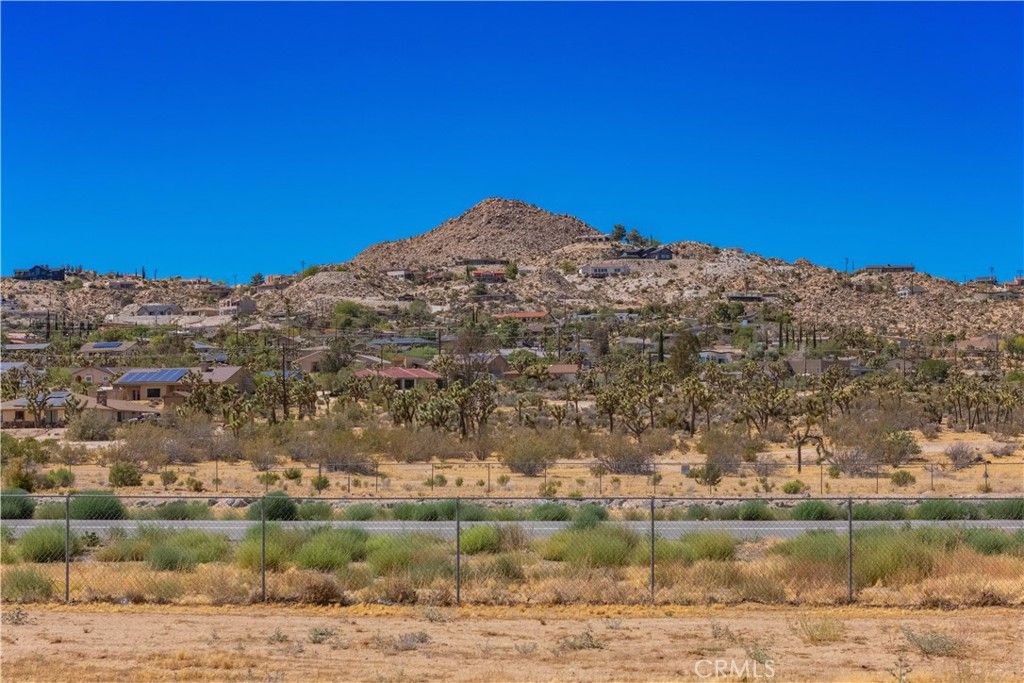 Image 15 of property listing at 6776 Lindbergh Lane, Yucca Valley, CA 92284