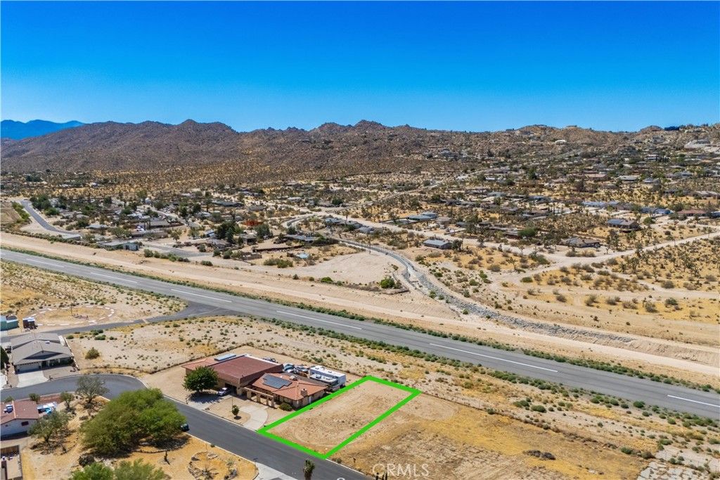 Image 3 of property listing at 6776 Lindbergh Lane, Yucca Valley, CA 92284