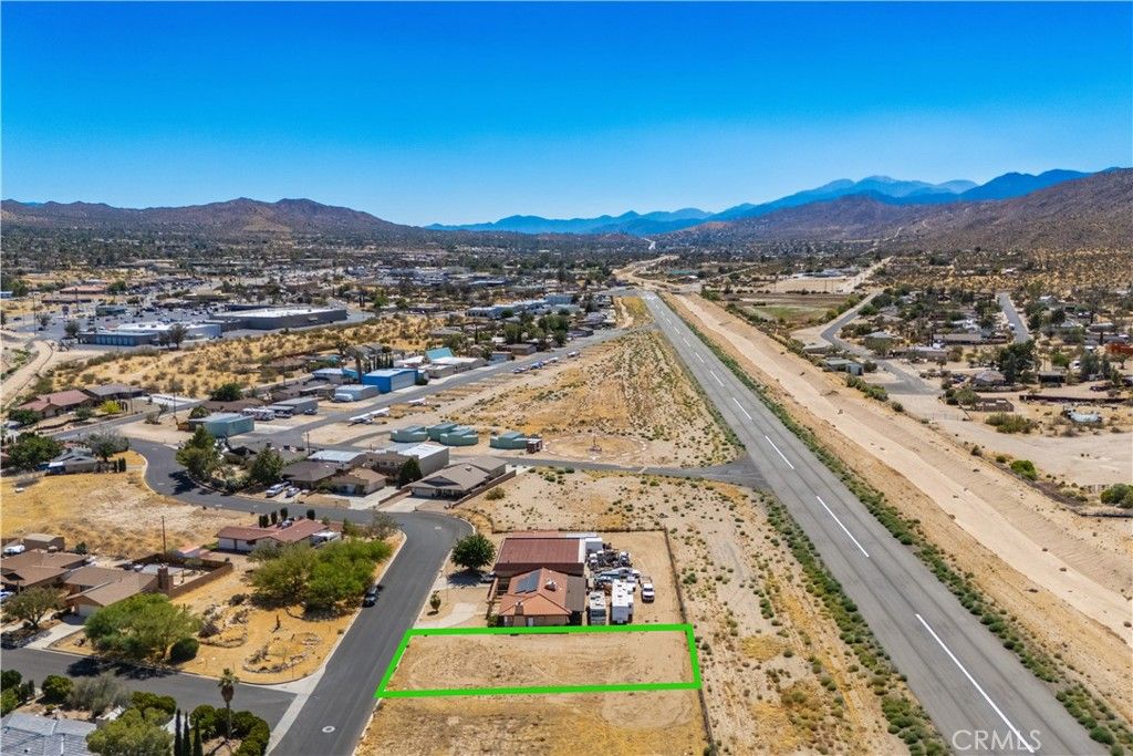Image 4 of property listing at 6776 Lindbergh Lane, Yucca Valley, CA 92284