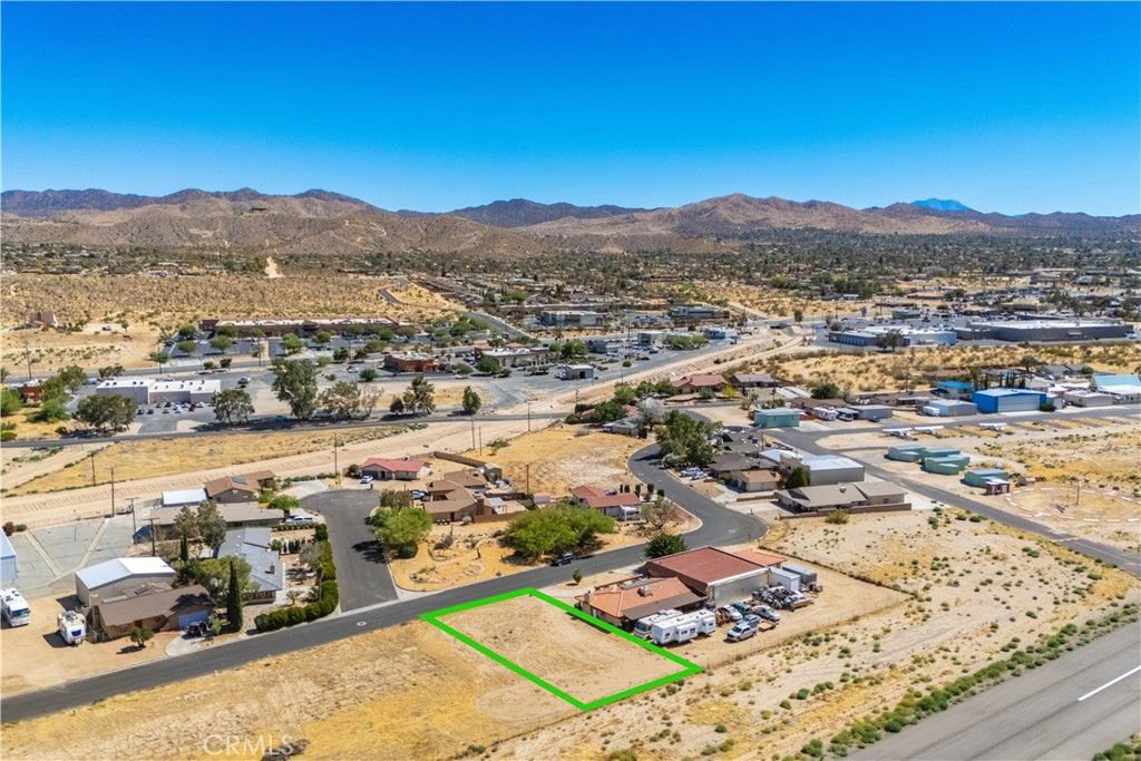 Image 5 of property listing at 6776 Lindbergh Lane, Yucca Valley, CA 92284