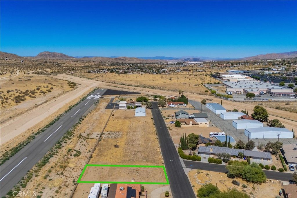 Image 8 of property listing at 6776 Lindbergh Lane, Yucca Valley, CA 92284
