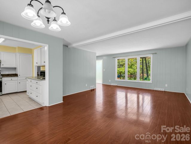 31 Firefly Lane, Saluda, NC 28773