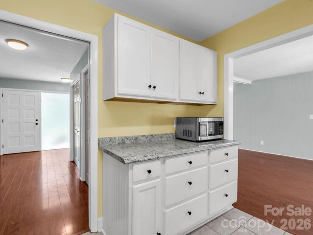 31 Firefly Lane, Saluda, NC 28773