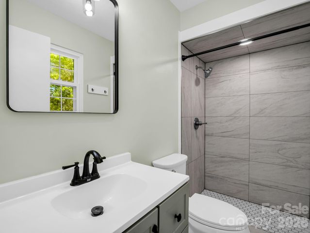 31 Firefly Lane, Saluda, NC 28773