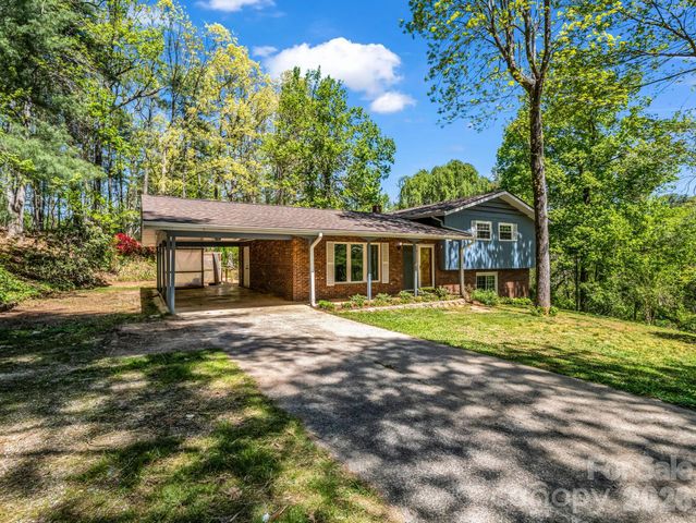 31 Firefly Lane, Saluda, NC 28773