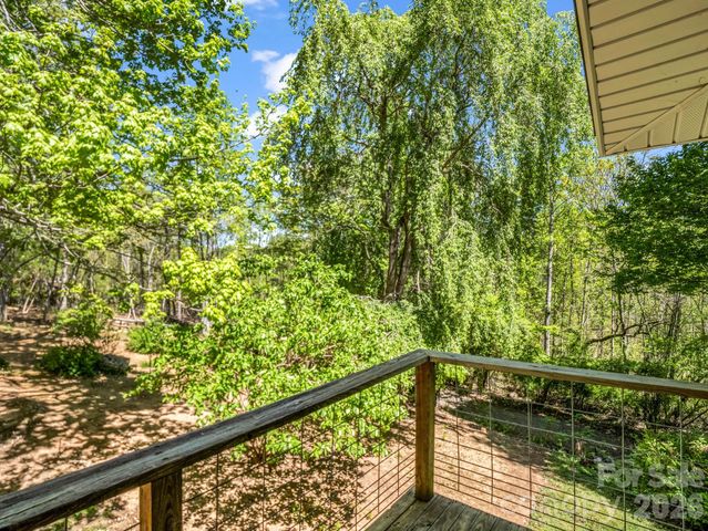 31 Firefly Lane, Saluda, NC 28773