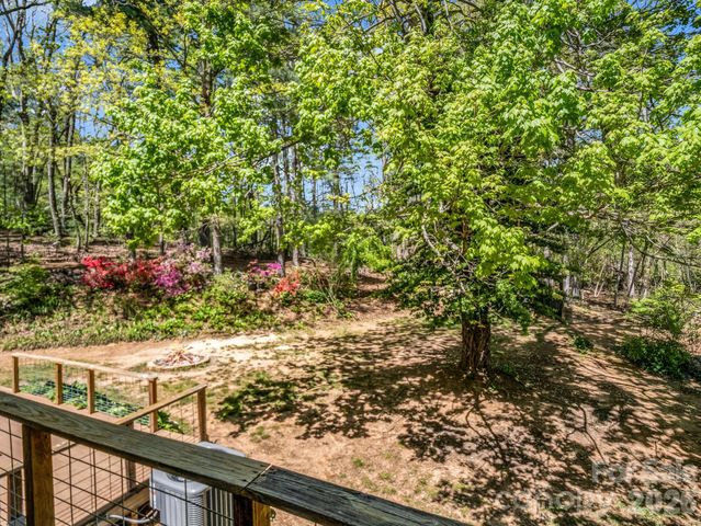 31 Firefly Lane, Saluda, NC 28773