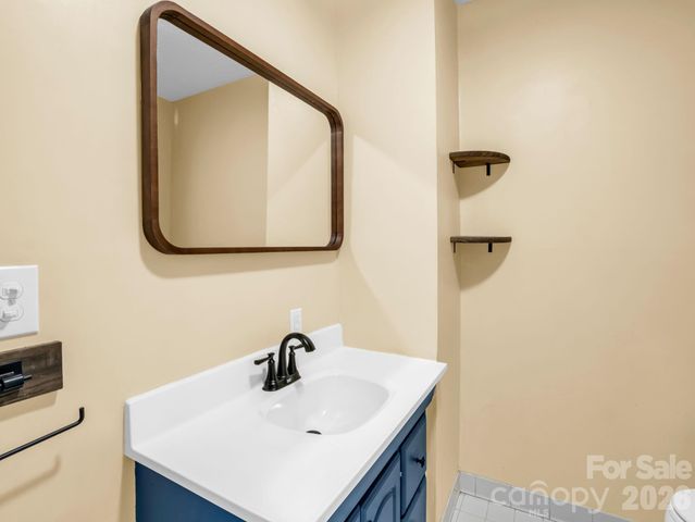 31 Firefly Lane, Saluda, NC 28773