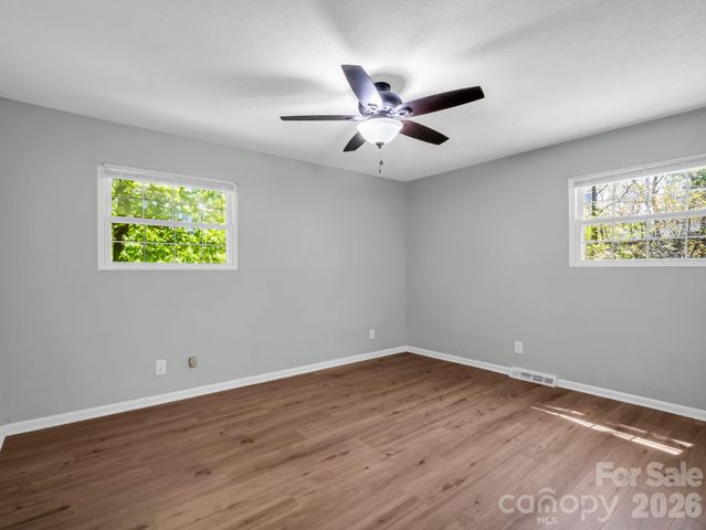 31 Firefly Lane, Saluda, NC 28773
