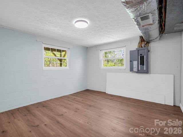 31 Firefly Lane, Saluda, NC 28773