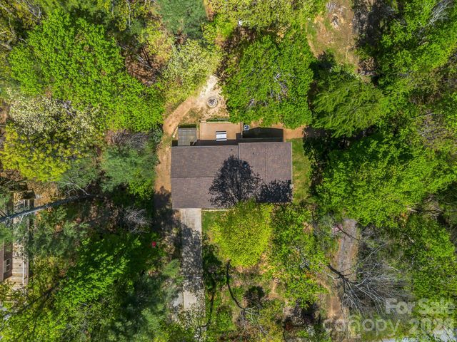 31 Firefly Lane, Saluda, NC 28773