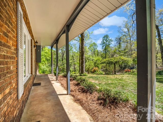 31 Firefly Lane, Saluda, NC 28773