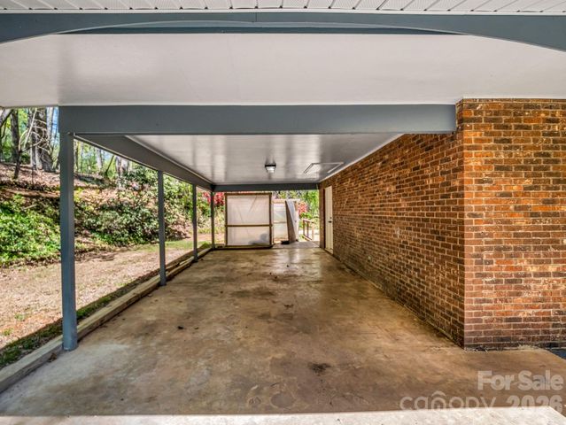 31 Firefly Lane, Saluda, NC 28773