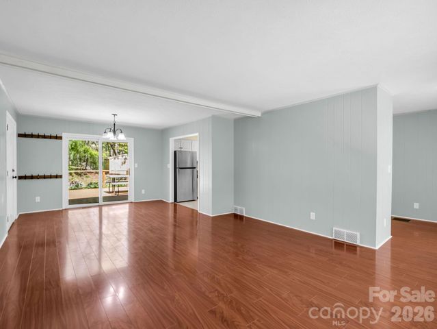 31 Firefly Lane, Saluda, NC 28773