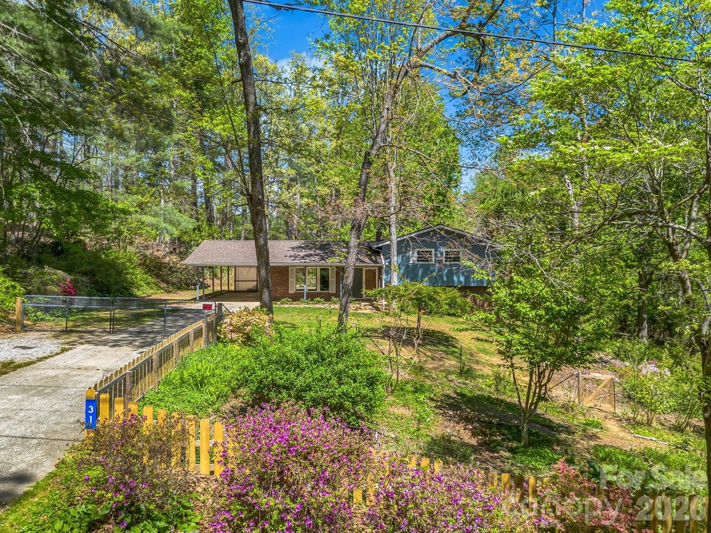 31 Firefly Lane, Saluda, NC 28773