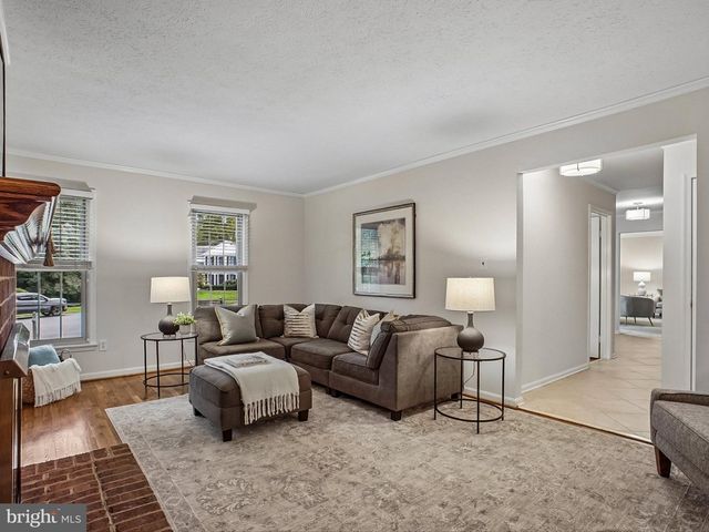12210 LAKE JAMES DR, Oak Hill, VA 20171