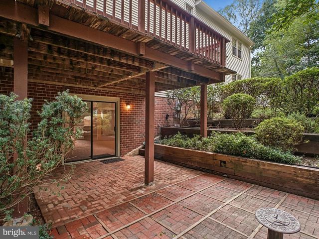 12210 LAKE JAMES DR, Oak Hill, VA 20171