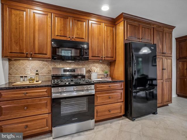 12210 LAKE JAMES DR, Oak Hill, VA 20171