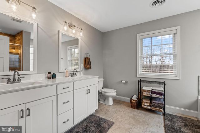 2391 AUSTIN AVE, Chambersburg, PA 17202