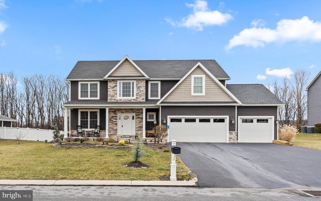 2391 AUSTIN AVE, Chambersburg, PA 17202