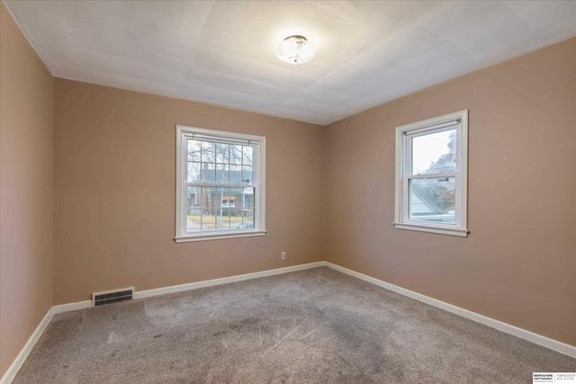 1836 N 49th Avenue, Omaha, NE 68104