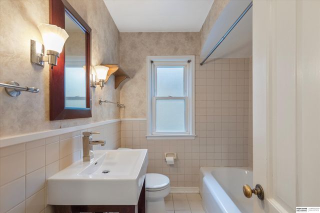 1836 N 49th Avenue, Omaha, NE 68104