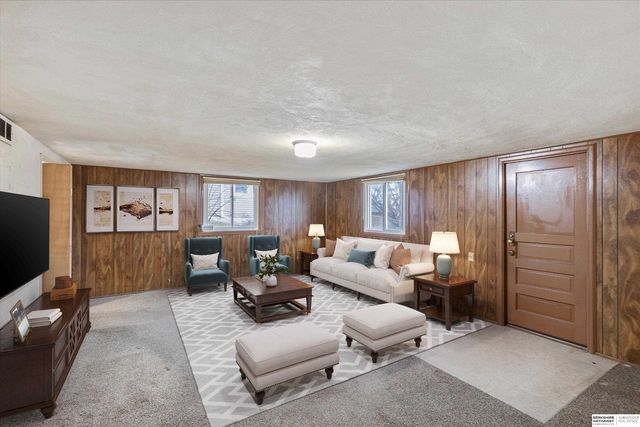 1836 N 49th Avenue, Omaha, NE 68104