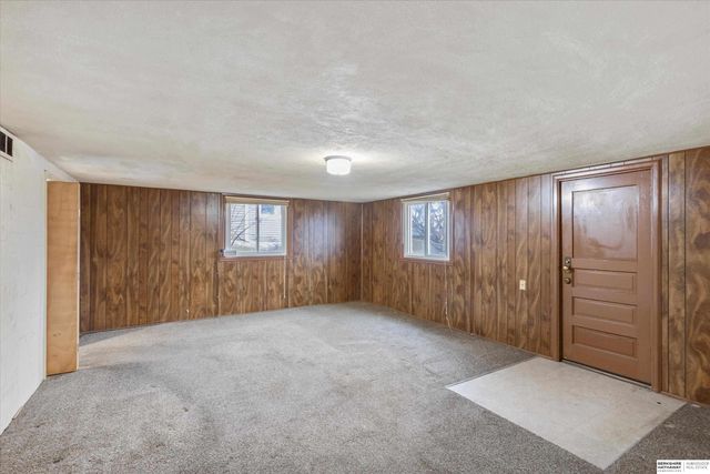 1836 N 49th Avenue, Omaha, NE 68104