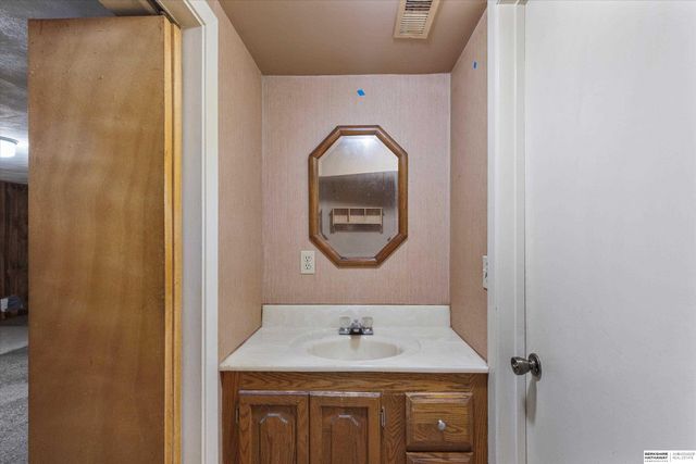 1836 N 49th Avenue, Omaha, NE 68104