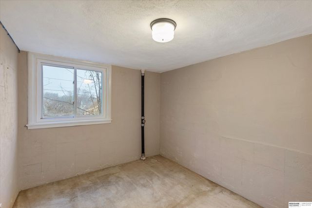 1836 N 49th Avenue, Omaha, NE 68104