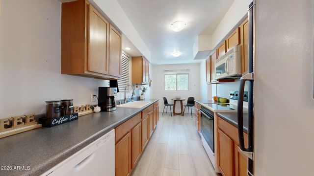 6846 E PINCHOT Avenue, Scottsdale, AZ 85251