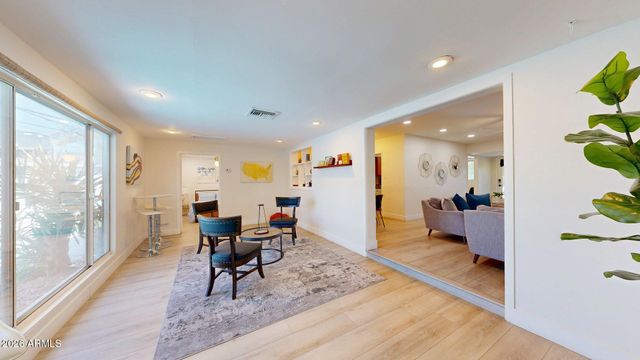 6846 E PINCHOT Avenue, Scottsdale, AZ 85251