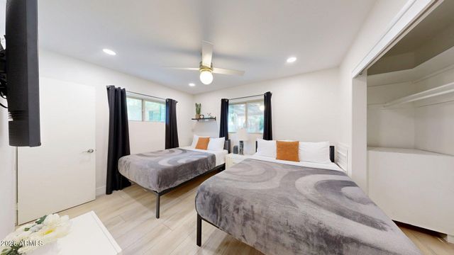 6846 E PINCHOT Avenue, Scottsdale, AZ 85251