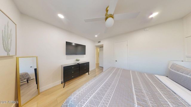 6846 E PINCHOT Avenue, Scottsdale, AZ 85251