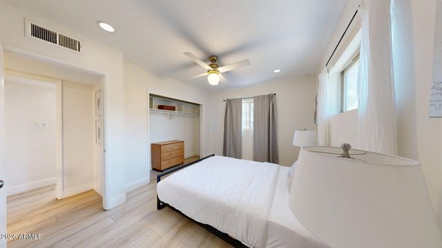 6846 E PINCHOT Avenue, Scottsdale, AZ 85251